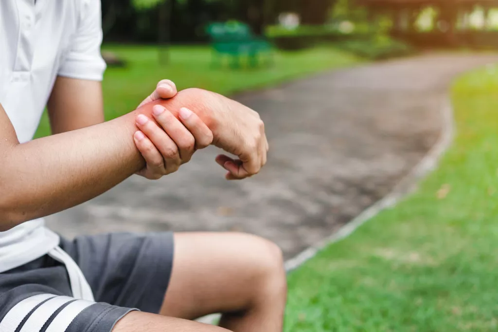 What's the Difference Between Sprains and Strains?